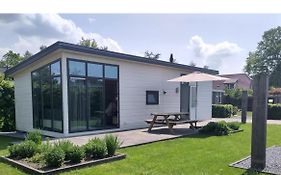 Knus Chalet Heidebloem